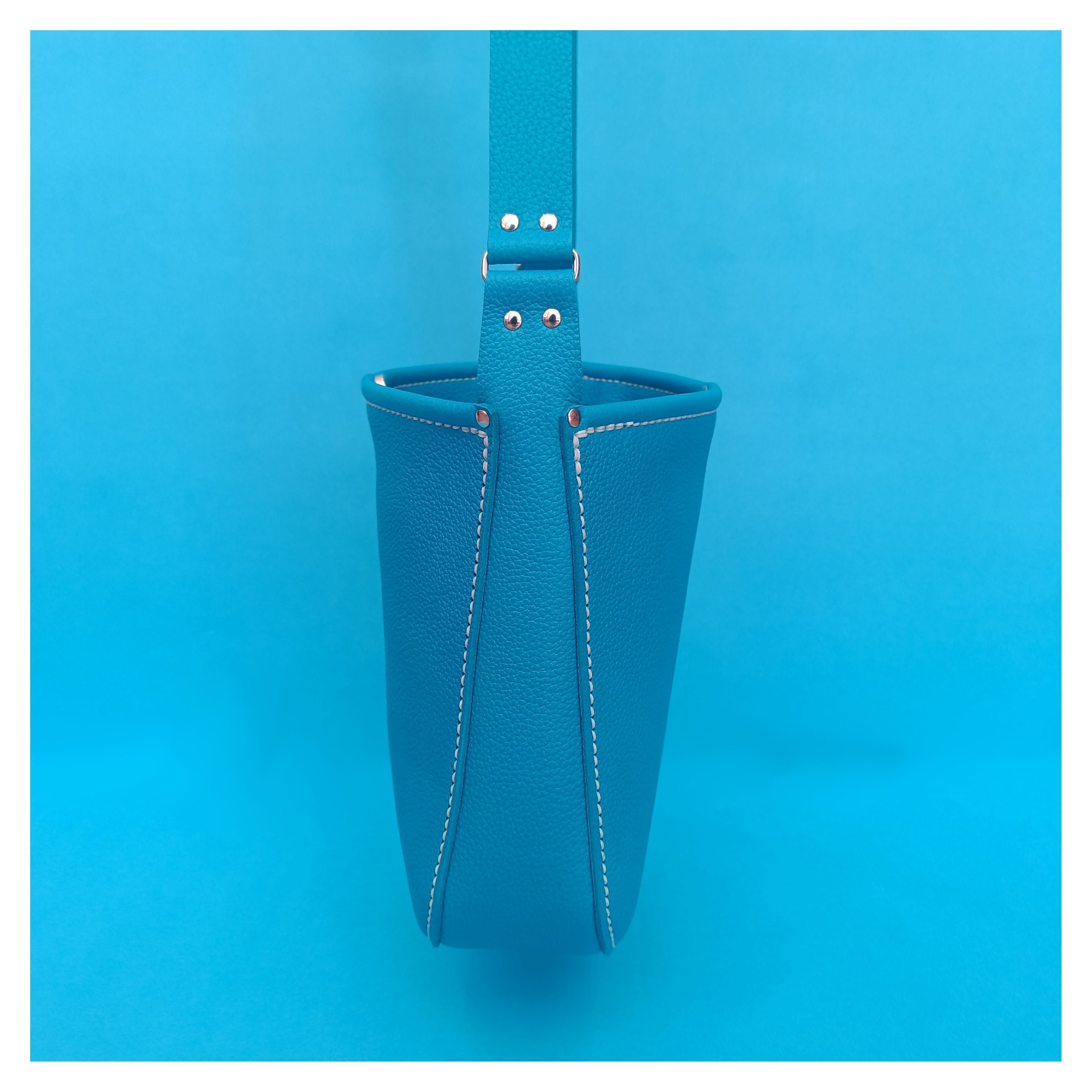 sac besace sac seau petit valériane turquoise cuir collection Marseille H2O faméthic maroquinerie