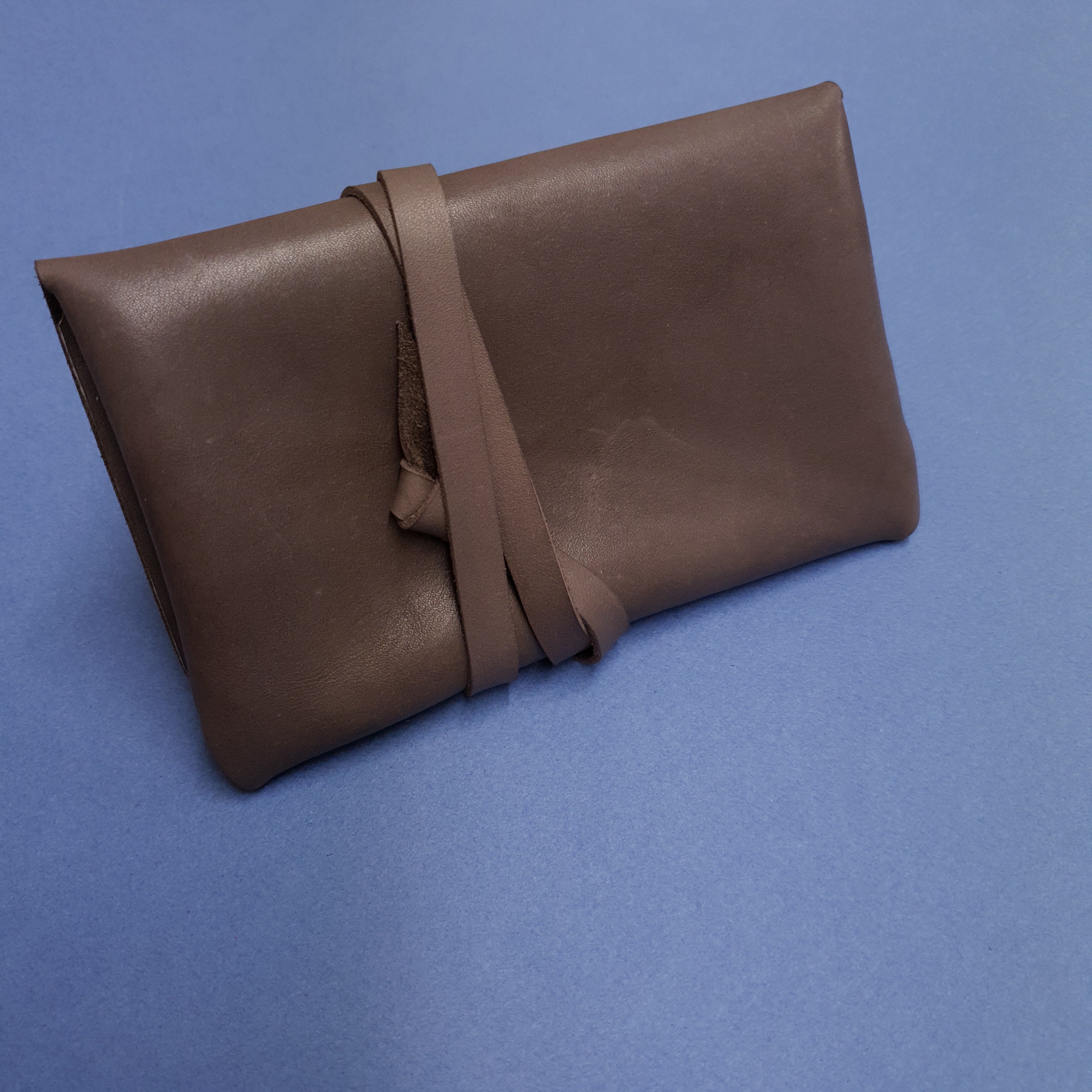 faméthic famethic cuir français maroquinerie éthique artisanale blague à tabac bruyère pochette