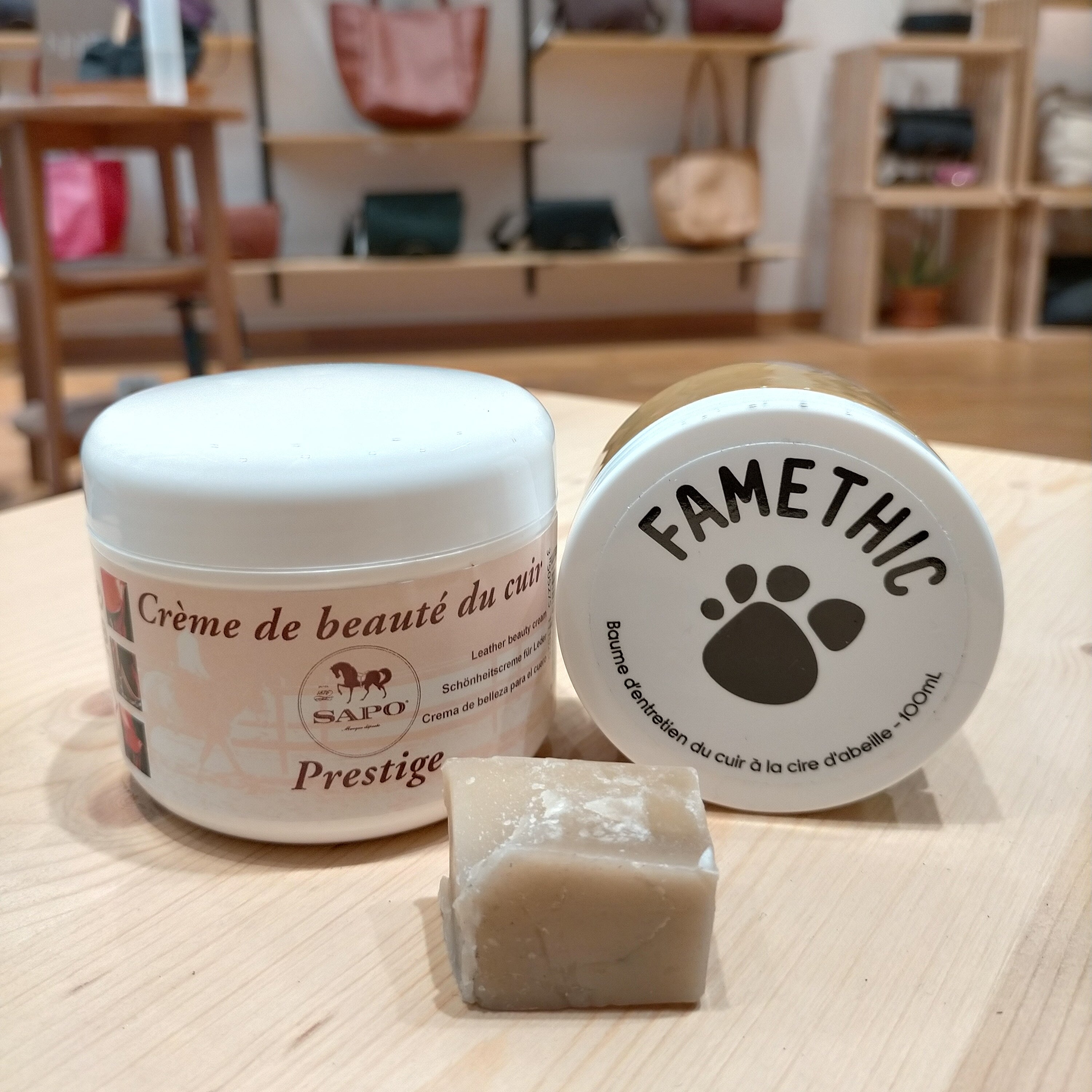 maroquinerie éthique responsable française artisan créateur cirage cuir baume sapo entretien cire cire d'abeille sellier maroquinier