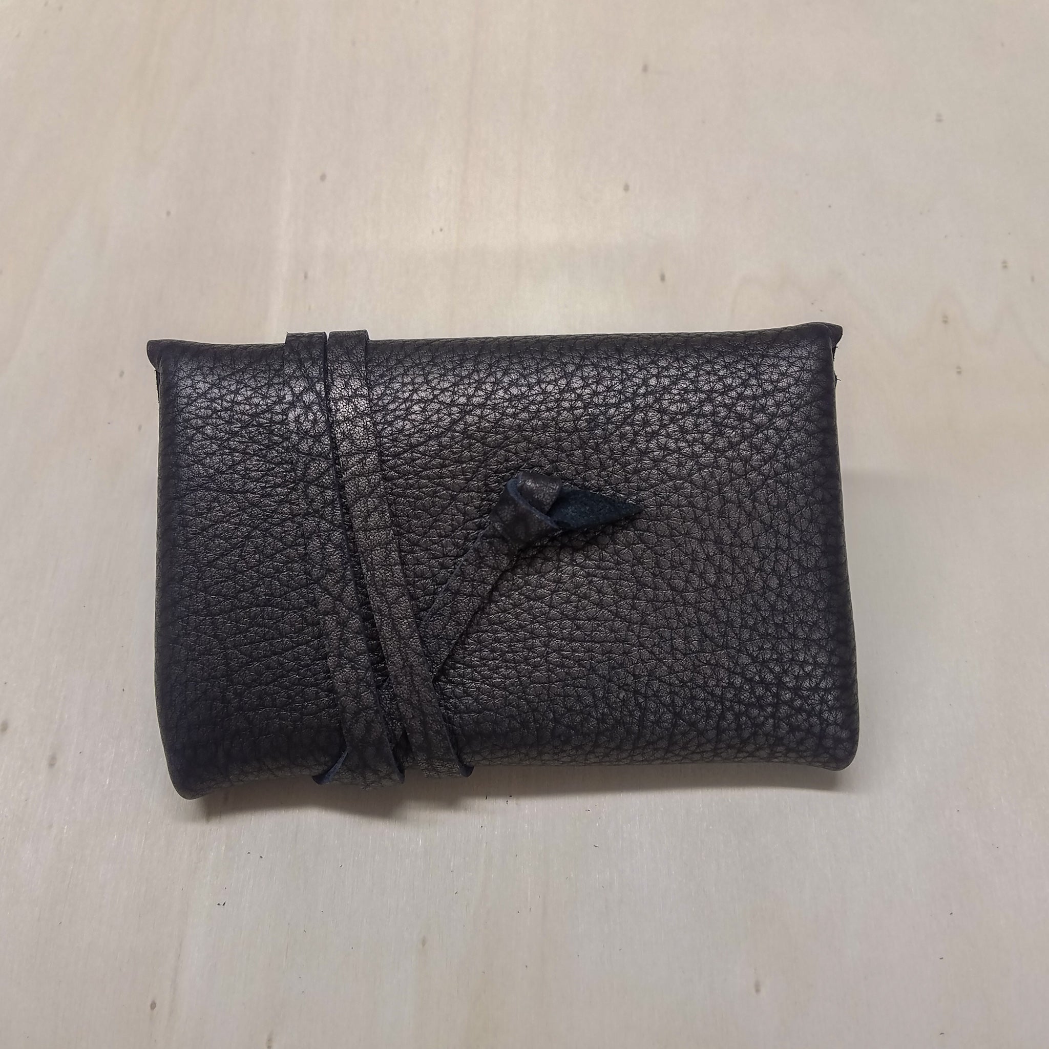 collection capsule famethic cuir porte-monnaie porte-carte petite maroquinerie pochette blague à tabac