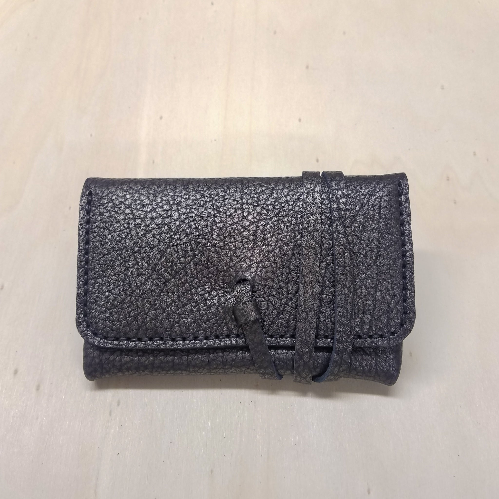 collection capsule famethic cuir porte-monnaie porte-carte petite maroquinerie pochette blague à tabac