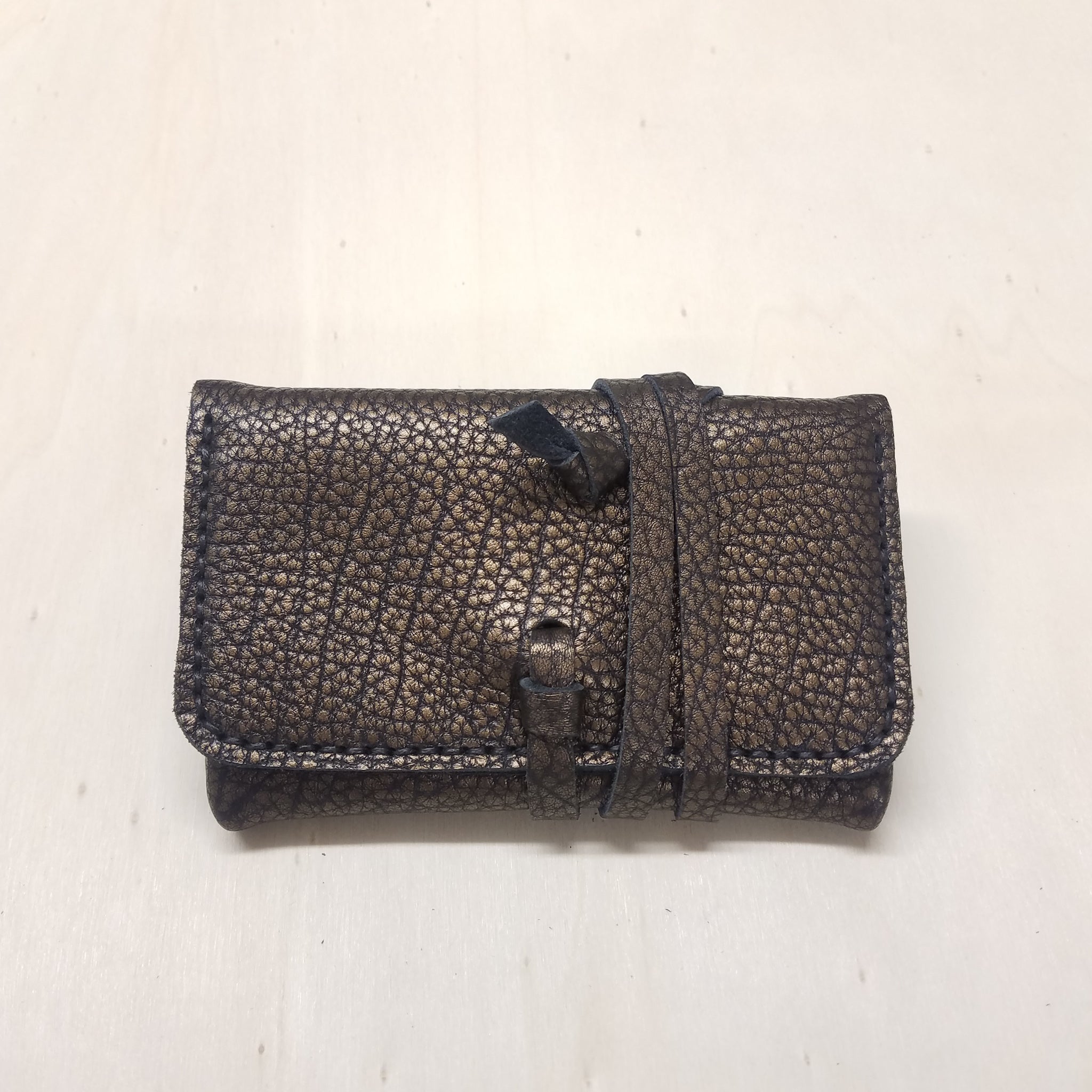 collection capsule famethic cuir porte-monnaie porte-carte petite maroquinerie pochette blague à tabac