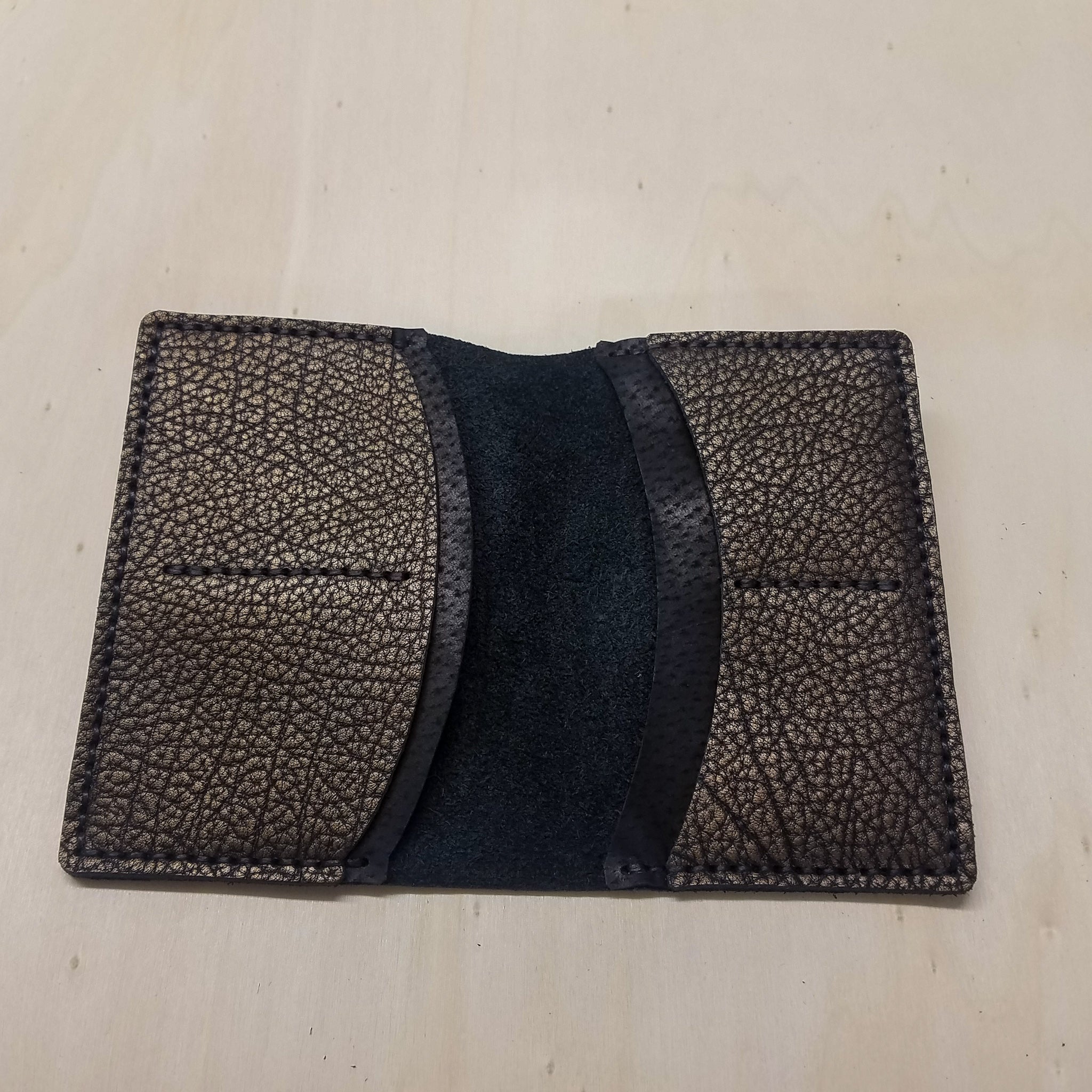 collection capsule famethic cuir porte-monnaie porte-carte petite maroquinerie pochette blague à tabac