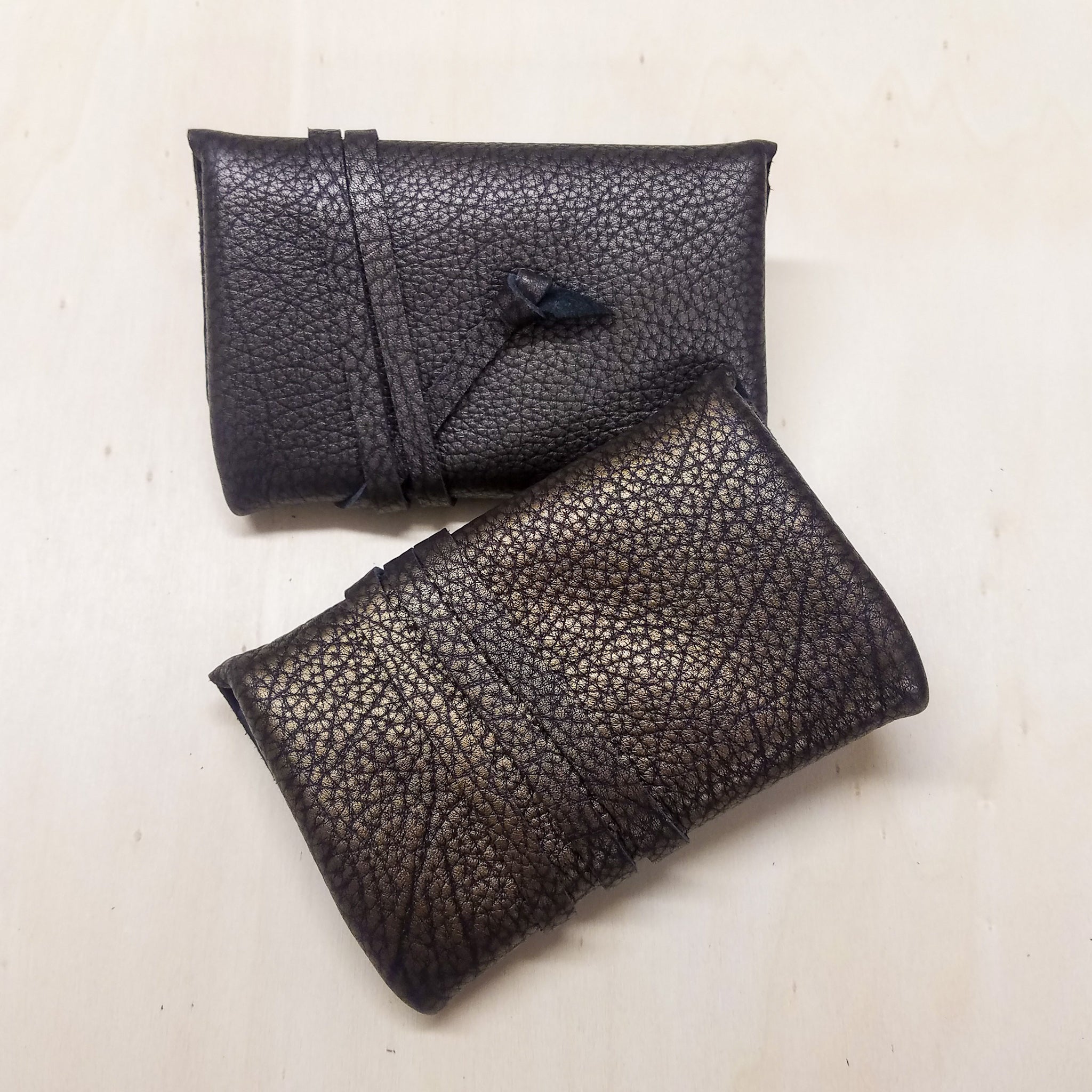 collection capsule famethic cuir porte-monnaie porte-carte petite maroquinerie pochette blague à tabac