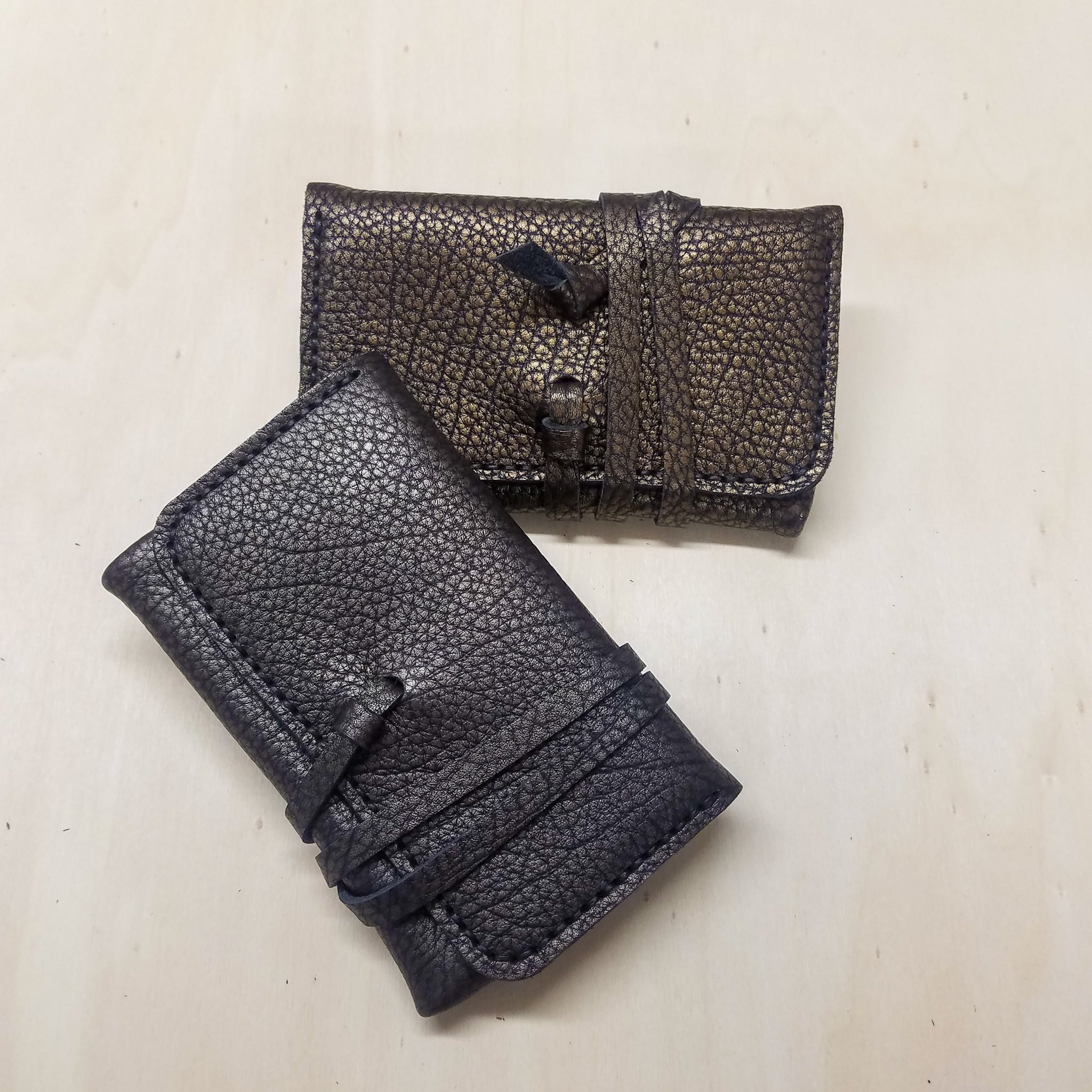 collection capsule famethic cuir porte-monnaie porte-carte petite maroquinerie pochette blague à tabac