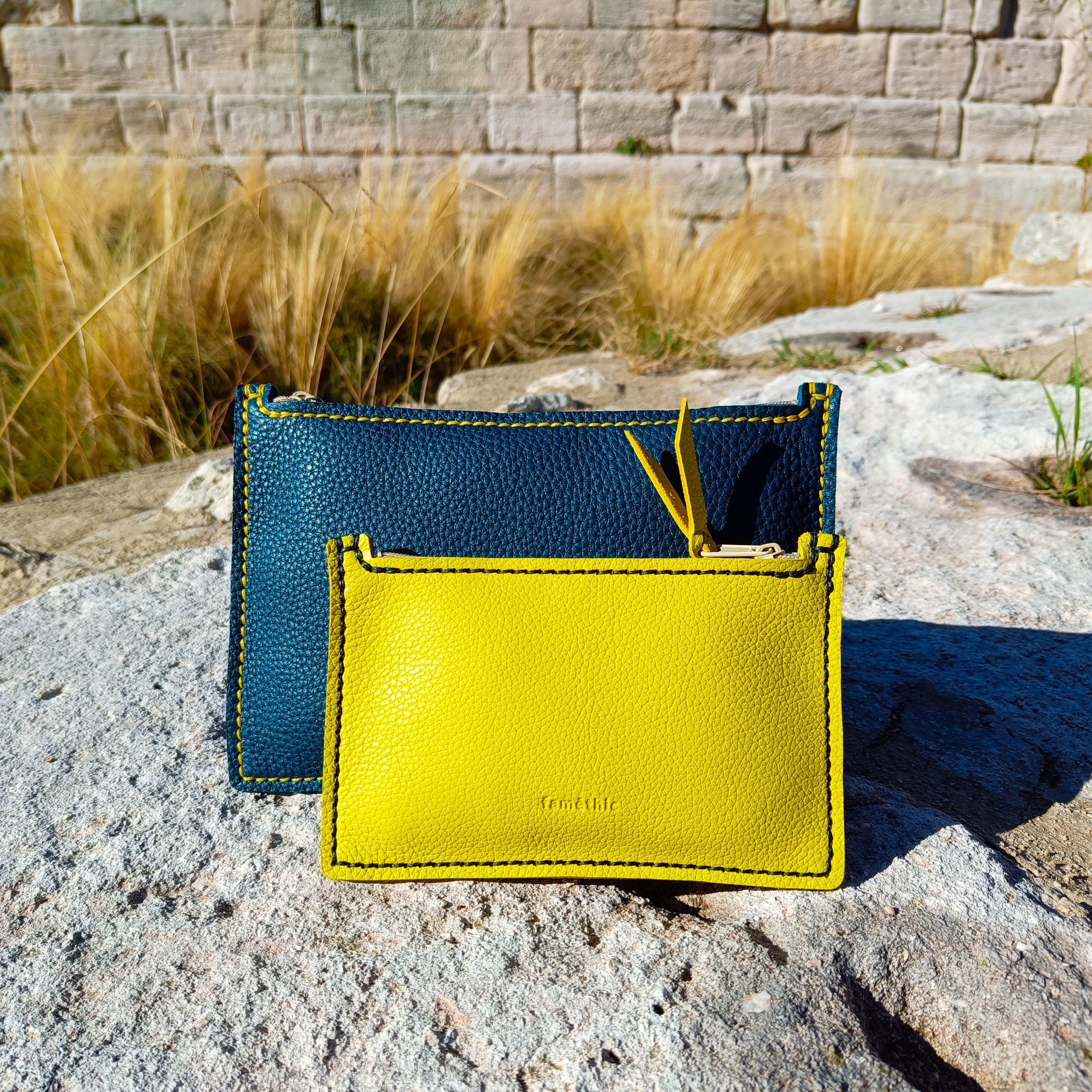 Grande pochette Bleu Canard Collection Capsule Europe Maroquinerie Cuir Faméthic