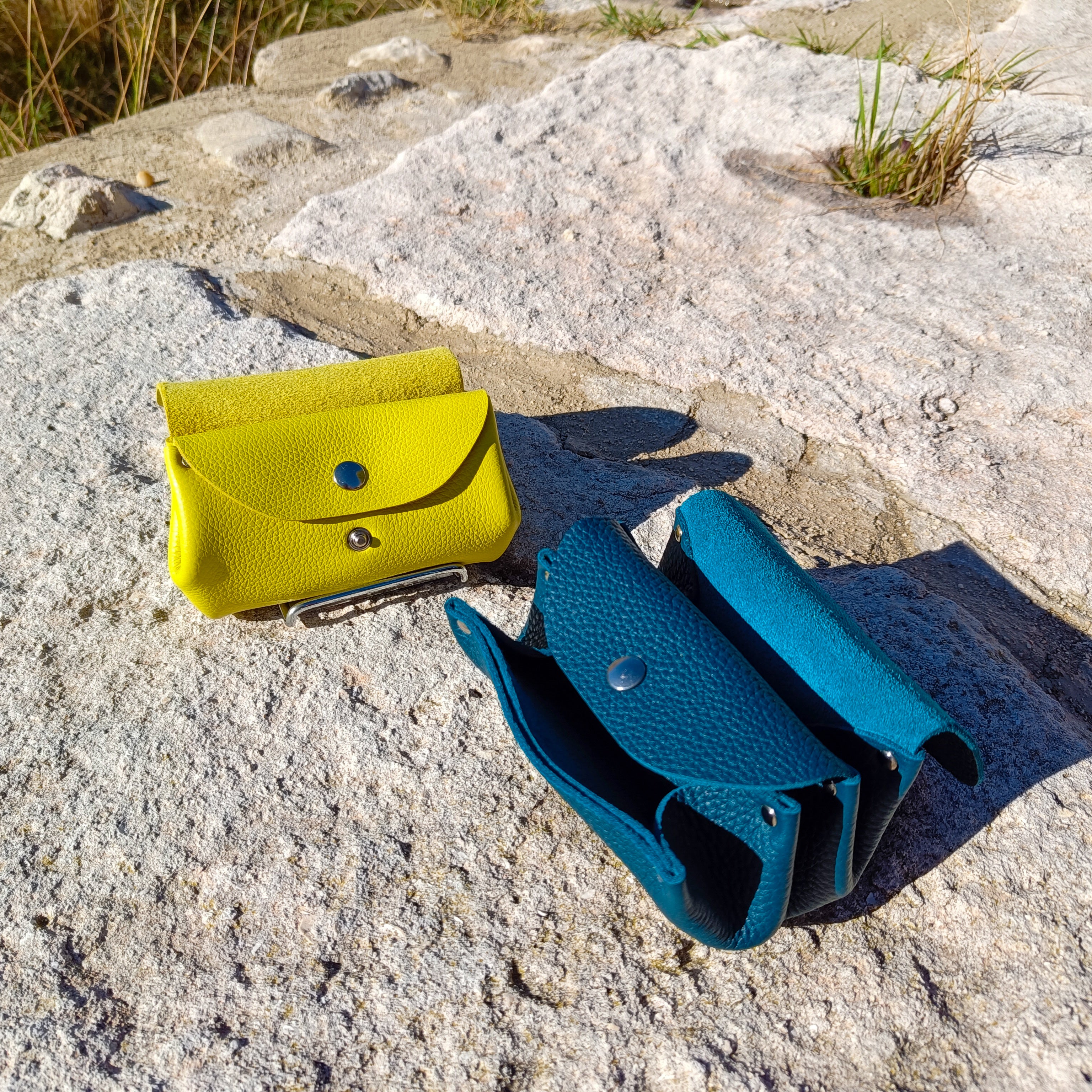 Porte Monnaie Muscari Bleu Canard Jaune Citron Collection Capsule Europe Maroquinerie Cuir Faméthic