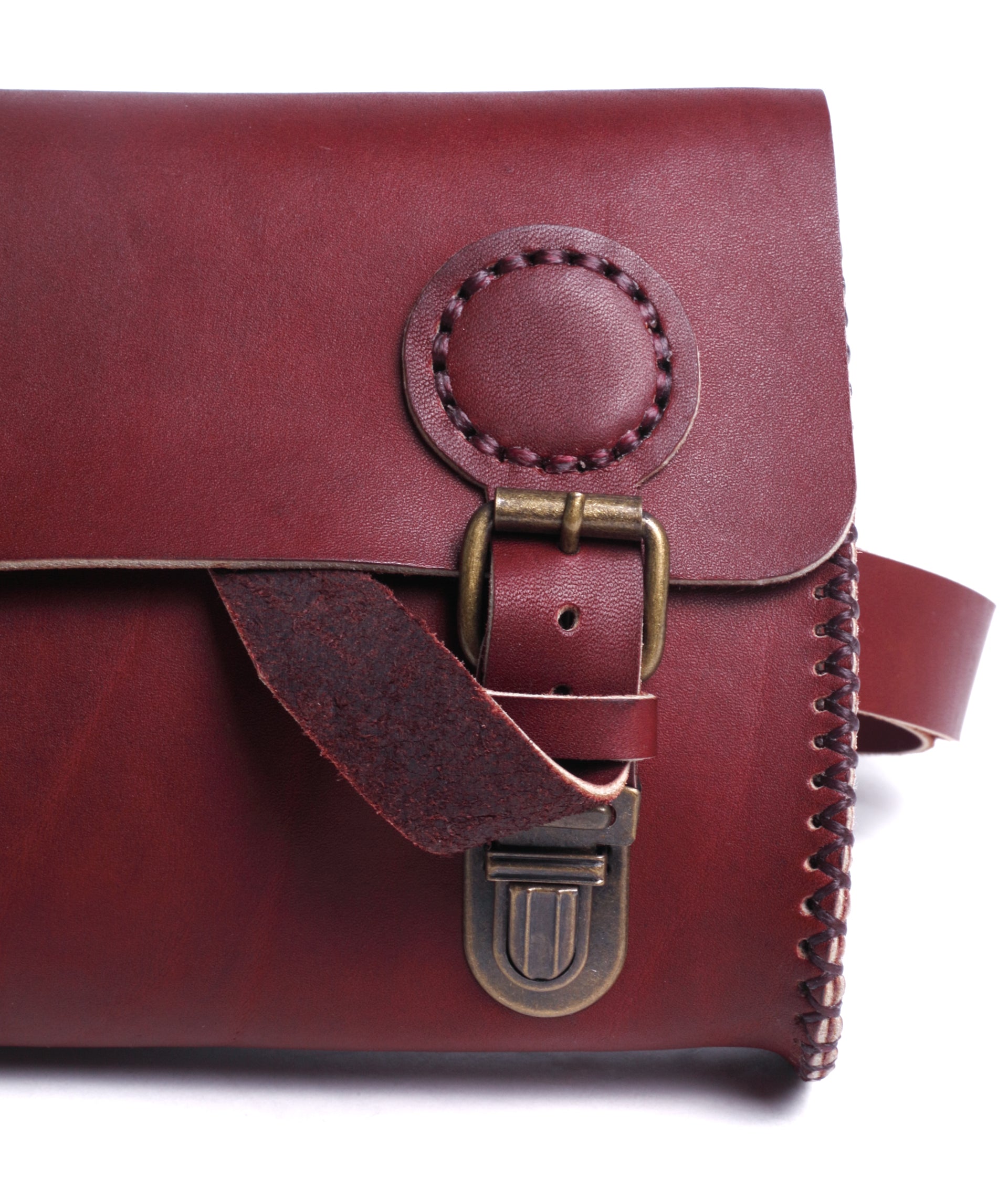 maroquinerie sac en cuir banane bandoulière sacoche cartable artisanal française cuir végétal faméthic passiflore