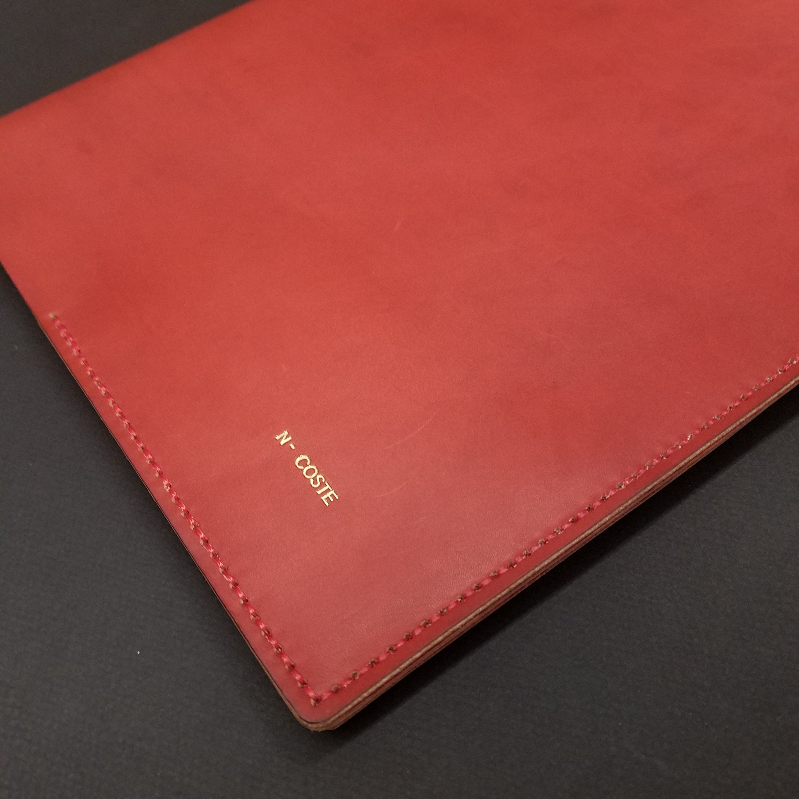 protège carnet cahier cuir sur mesure personnalisable cadeau note écriture dessin élastique maroquinerie artisanale faméthic français marseille inscription personnalisée