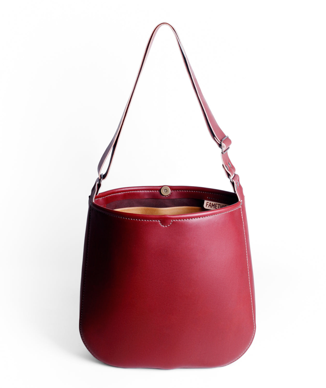 maroquinerie artisanal éthique famethic artisan maroquinier cuir atelier sac seau bandoulière